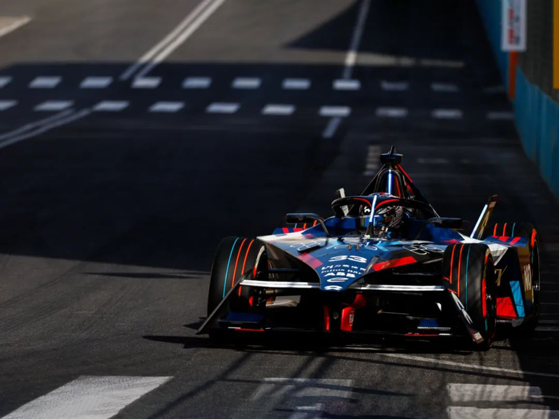 JBO官网-香港举办迎全运主题击剑赛 仲满再披北京奥运战袍